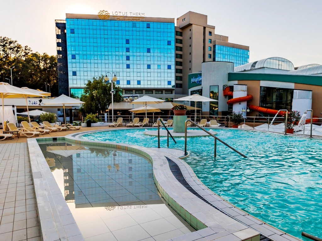 Lotus Therm exterior